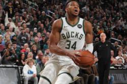 华体会体育APP下载-老鹰客场惨败雄鹿，字母哥轰下35分