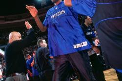 华体会官网-76人击败海鹰进军东部决赛