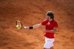 华体会-包含美国网球队横扫英国网球队，西西帕斯惊艳世界的词条