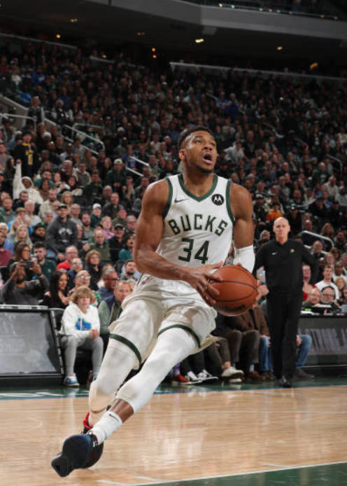 老鹰客场惨败雄鹿，字母哥轰下35分