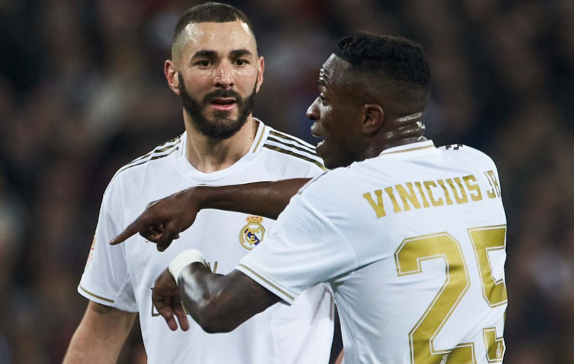 关于哥伦比亚逆转瑞典，本泽马状态火热的信息